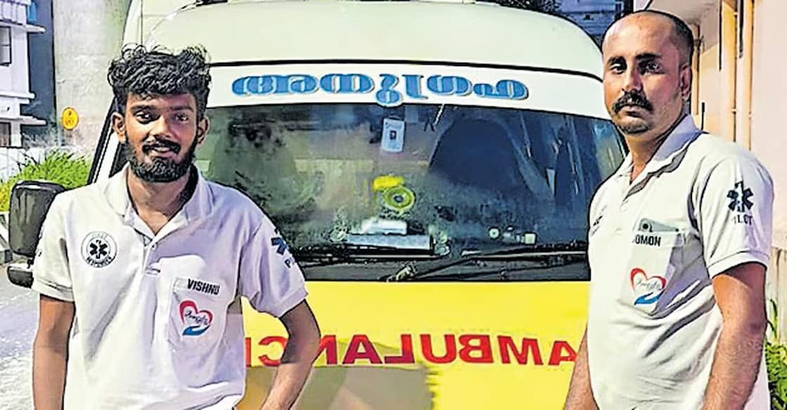4 വയസ്സുകാരനെ സിപിആർ നൽകി ജീവിതത്തിലേക്കു കൈപിടിച്ചുകയറ്റി ആംബുലൻസ് ഡ്രൈവർമാർ