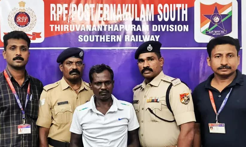 റെയിൽവേ യാത്രക്കാരന്റെ മൊബൈൽ മോഷ്ടിച്ചു; പ്രതി പിടിയിൽ